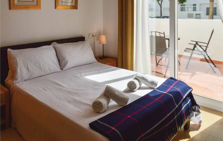 Entire holiday apartment, Cozy Retreat: 64m² Apartment with Pool, Terrace & Internet in Condado de Alhama, Alhama de Murcia