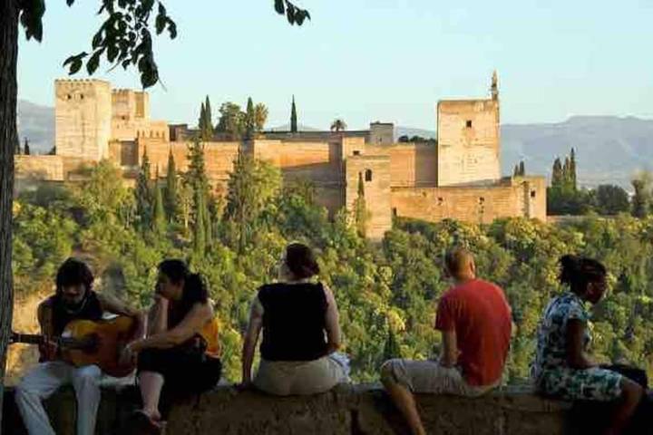 Apartamento para 6 personas, con Balcón y Terraza además de Jardín y Vistas en Cájar