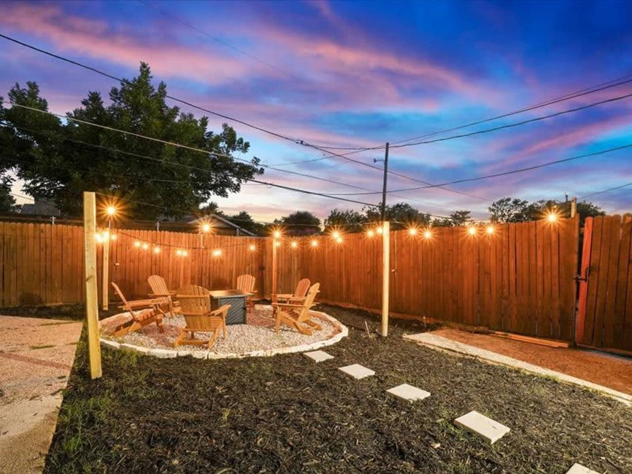 Posh 6Br/2.5B Pool, Media/Game Room, Hut Tub-14 Guests in Dallas, Dallas County