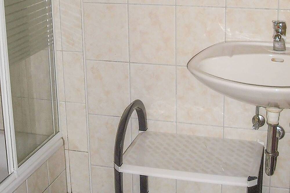 Entire apartment, Vacation apartment 3 - Holiday apartments by the stream in Marlow, Rostock and Surroundings