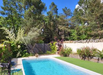 Gîte pour 4 personnes, avec terrasse ainsi que piscine et jardin à Vagnas
