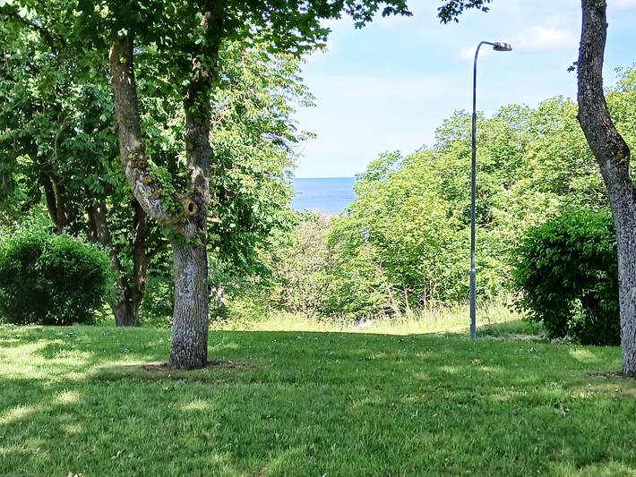 Hel lägenhet, Lägenhet för 3 Personer med trädgård in Länna, Visby