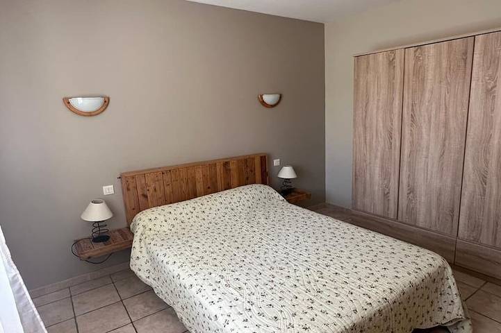 Appartement entier, Uzès superbe gîte tout confort avec piscine à 700m du centre ville: in Uzès, Région de Nîmes