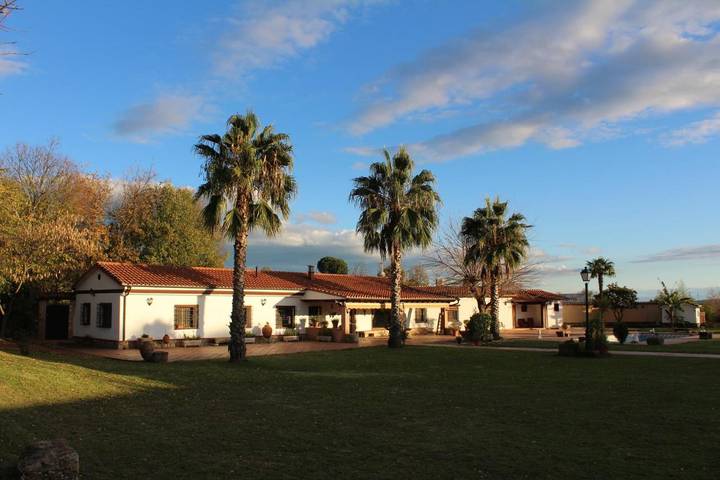 Chalet para 8 personas, con Jacuzzi y Terraza además de Jardín y Piscina en Valle del Tiétar