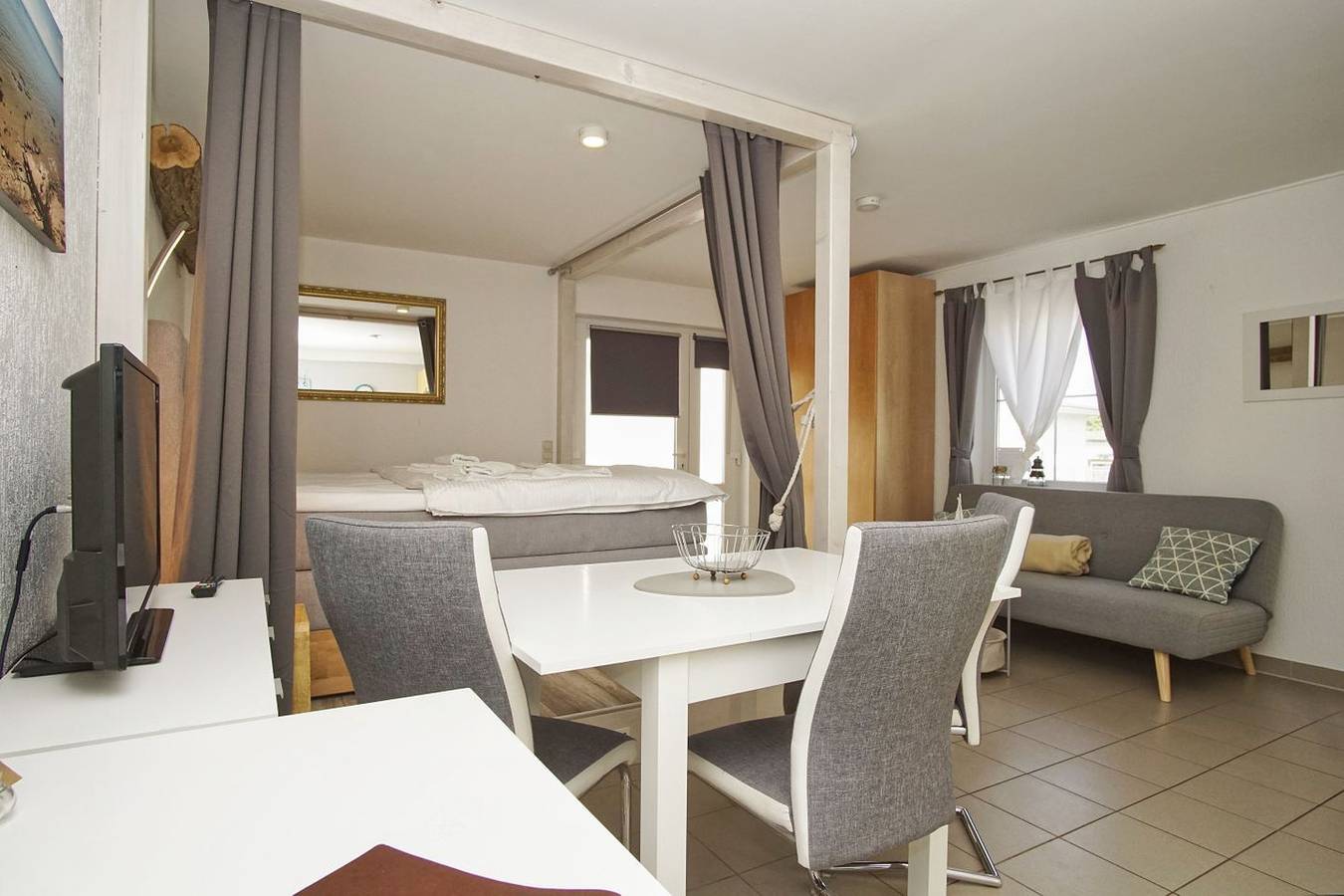 Entire apartment, Hafennahe 1-Raum-Ferienwohnung mit kleinem Garten - Haus Windland Fewo 24 in Wiek, Ruegen