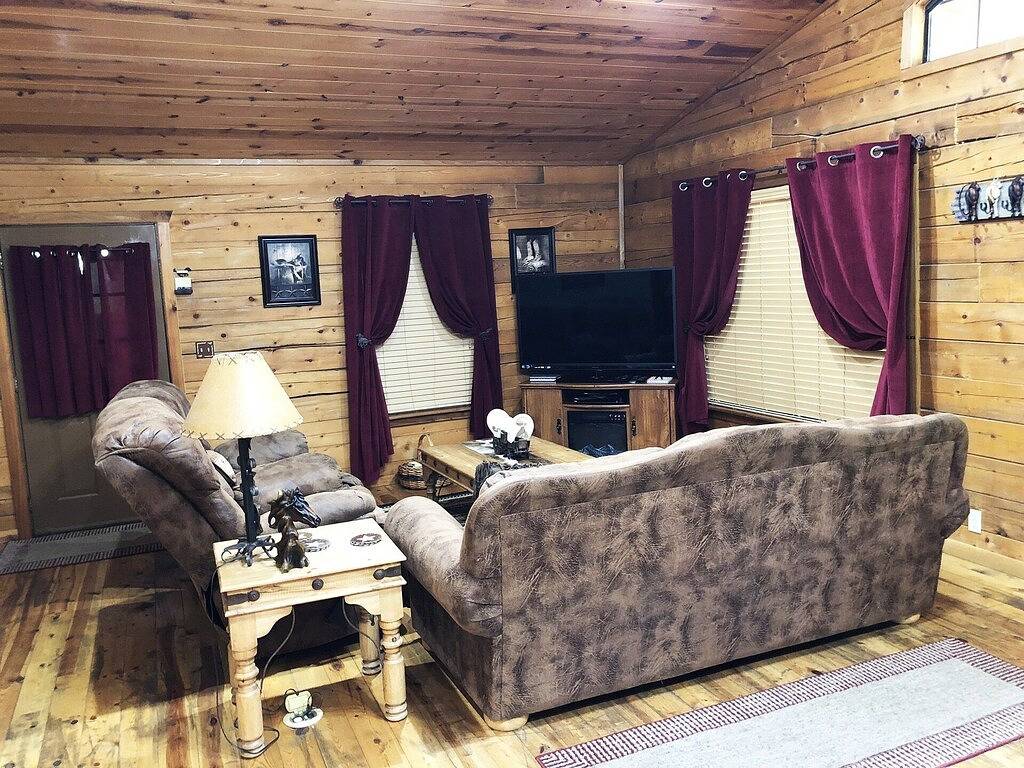 Abgeschiedene Hütte in Beavers Bend, Oklahoma in der Nähe von Broken Bow Lake in Broken Bow, Broken Bow Lake