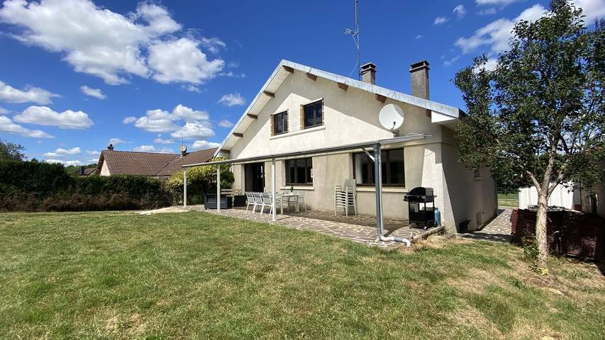 Location de vacances pour 10 personnes, avec jardin et terrasse dans Wadelincourt