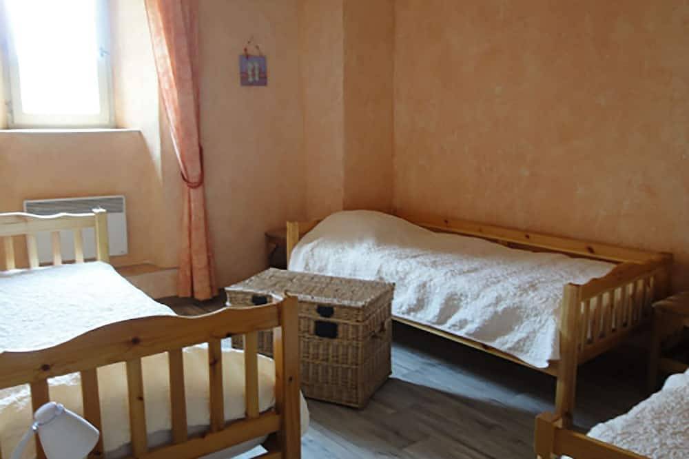Gite 5 persons in a stone mas, swimming pool, property 10Ha, panoramic view in Rocles, Parc naturel régional des Monts d'Ardèche