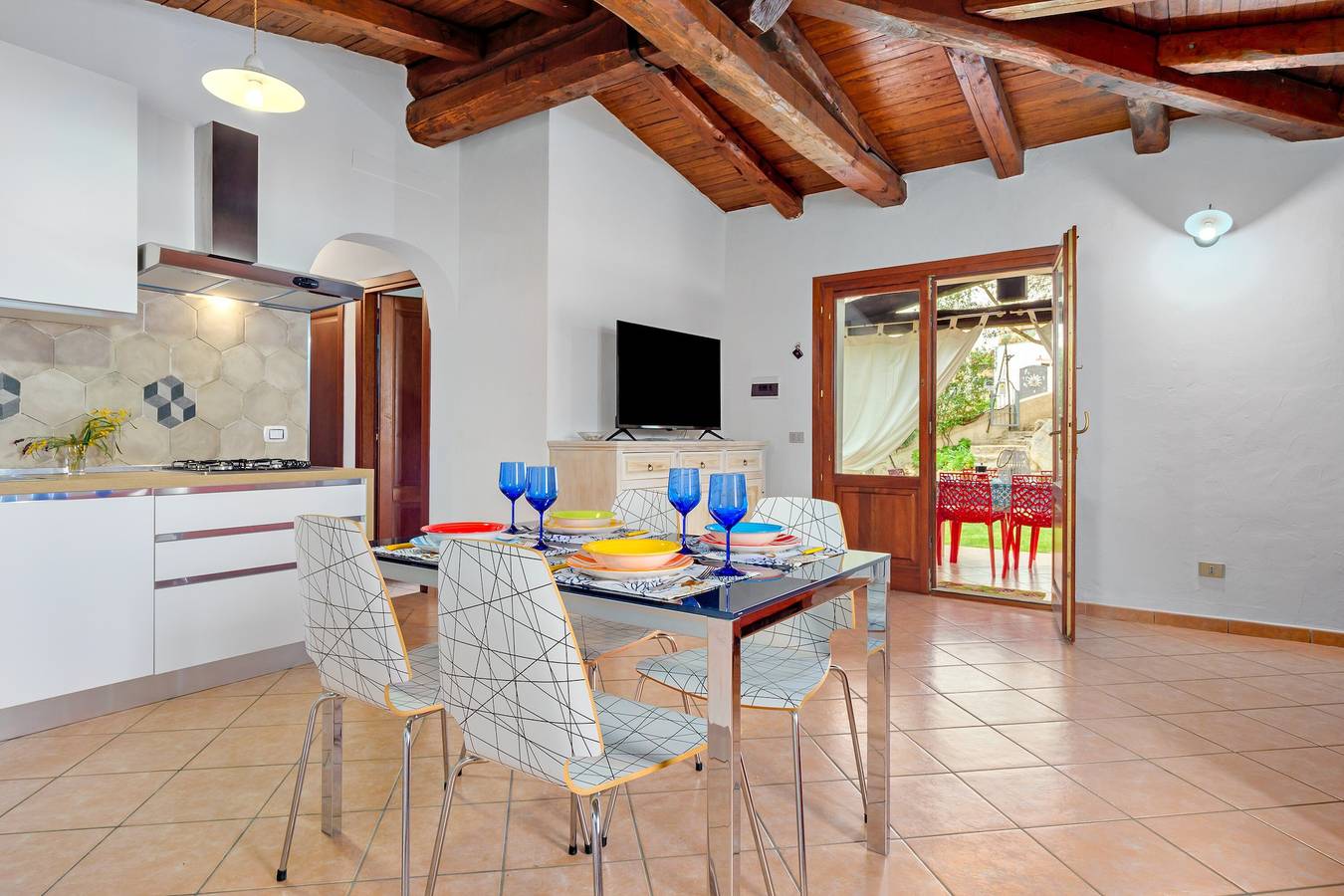 Holiday Home 'Villa Quattro Cuori' with Private Terrace, Private Garden and Air Conditioning in Nuragheddu, San Teodoro