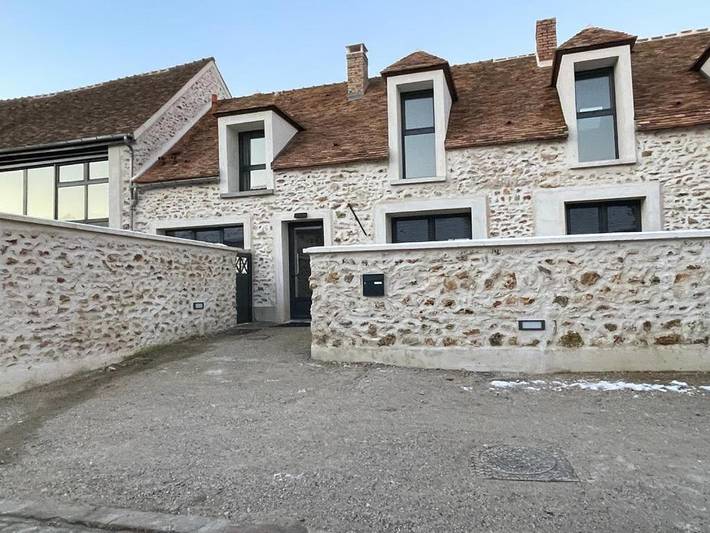 Location de vacances pour 2 personnes, avec jardin et vue à Bullion (homonymie) - 4