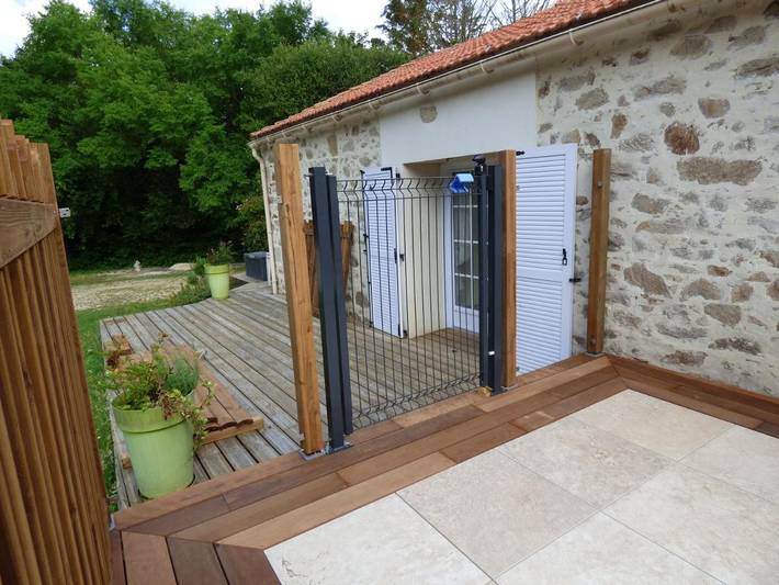 Location de vacances pour 6 personnes, avec piscine ainsi que vue et jardin à Le Poiré-sur-Vie - 2