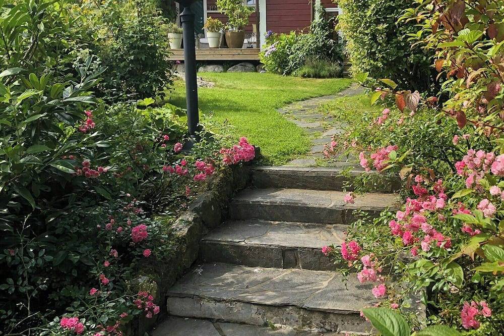 Einfamilienhaus mit privatem Bootsanleger in Homborsund in Grimstad