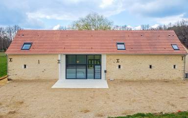 Gîte pour 12 personnes, avec terrasse et jardin à Parigné-l'Évêque