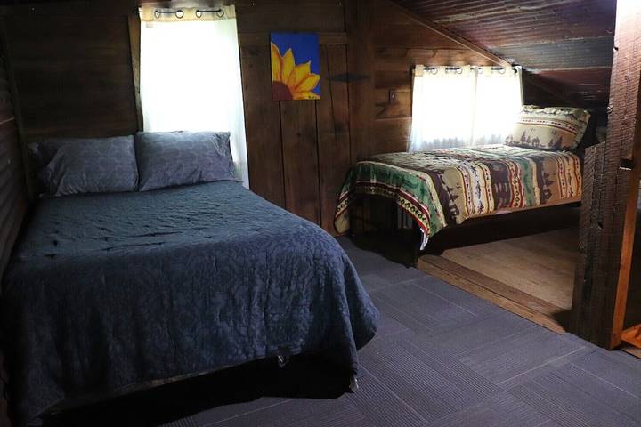 Log cabin for 8 people, with hot tub in Oklahoma