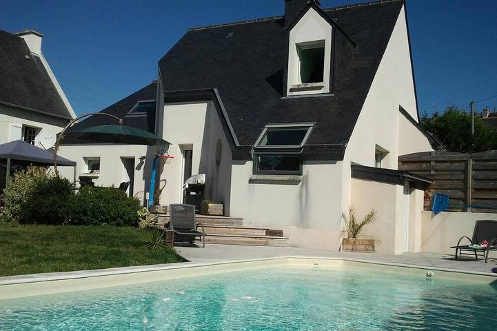 Ferienhaus für 8 Personen, mit Balkon/Terrasse und Whirlpool sowie Terrasse und Garten