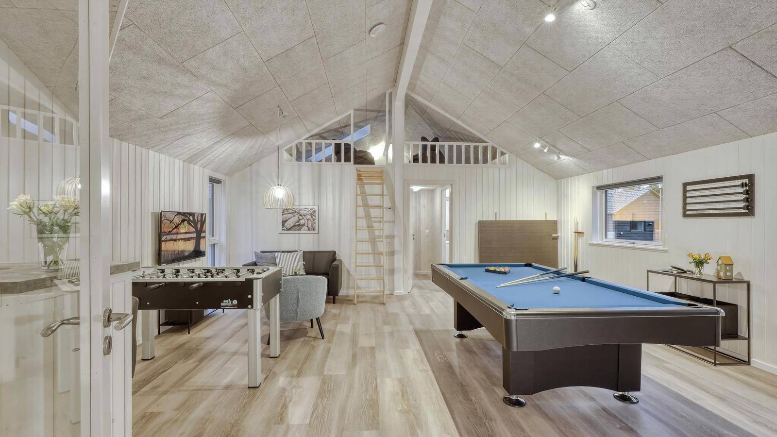 763 – Poolhaus für 16 Gäste mit Außen- und Innenaktivitäten in Jesendorf, Nordwestmecklenburg (Wismar und Umgebung)