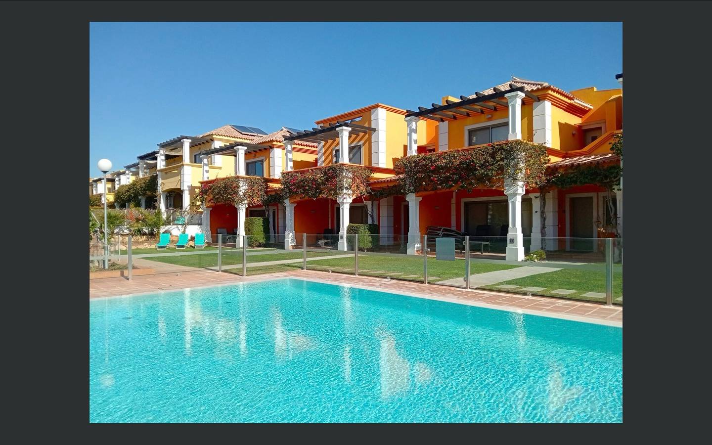 Ferienhaus 'Anis Lux Tavira Residence 5Q' mit Gemeinschaftspool, Wlan & Klimaanlage in Freguesia da Luz de Tavira, Parque Natural da Ria Formosa
