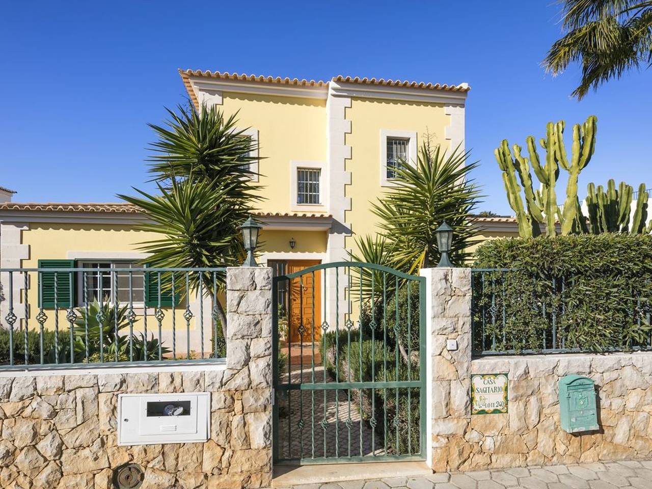 Villa für 6 Personen mit Balkon in Estômbar, Lagoa