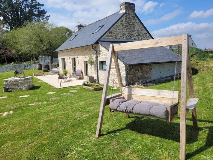Location de vacances pour 2 personnes, avec Terrasse et Jardin à Landudal