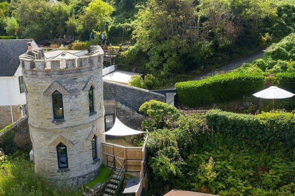 Castle by the Beach with Sea Views, Portreath in Portreath, Cornwall