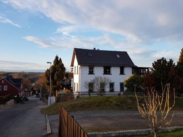Ferienwohnung für 8 Personen, mit Balkon und Terrasse sowie Garten und Pool