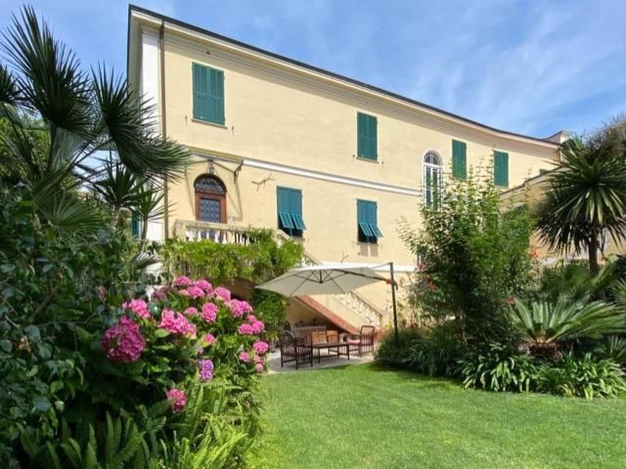 Appartamento intero, Historische Villa-Garten-Privatparkplatz-6 Gäste in Vallecrosia, Riviera di Ponente