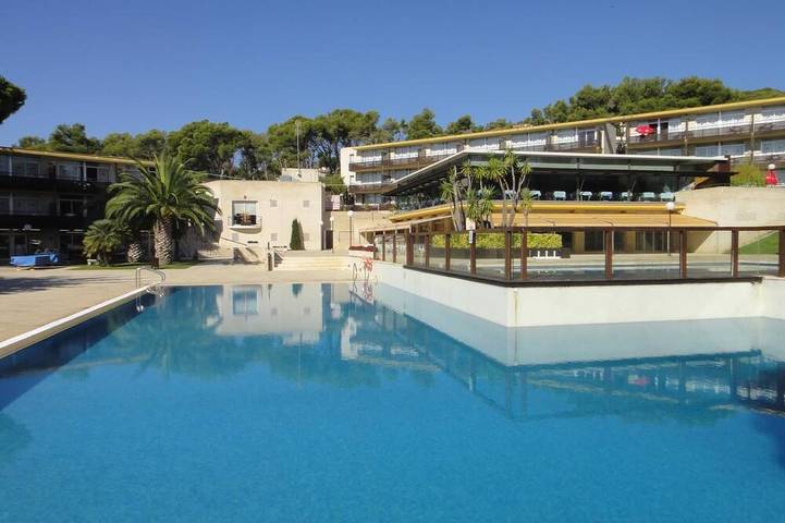 Appartement de vacances pour 4 personnes, avec jardin et piscine