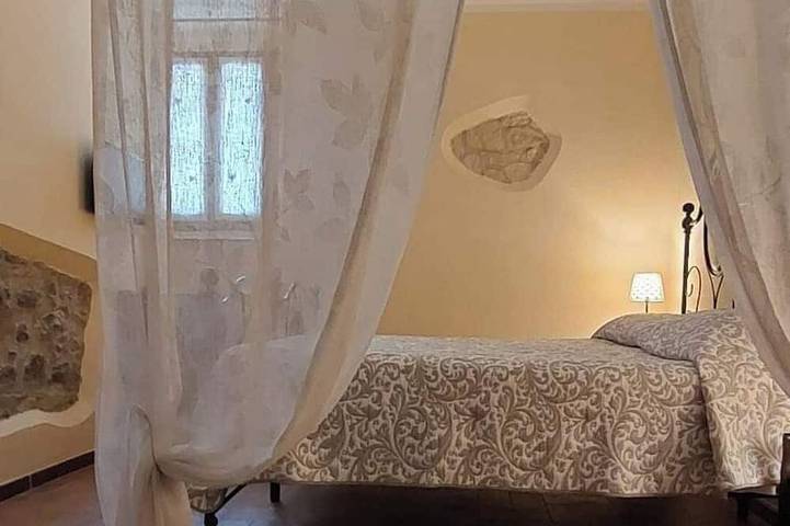 Appartamento intero, Romantico appartamento nel Vicolo dei Baci situato nel centro storico di Spello. in Spello, Perugia e dintorni