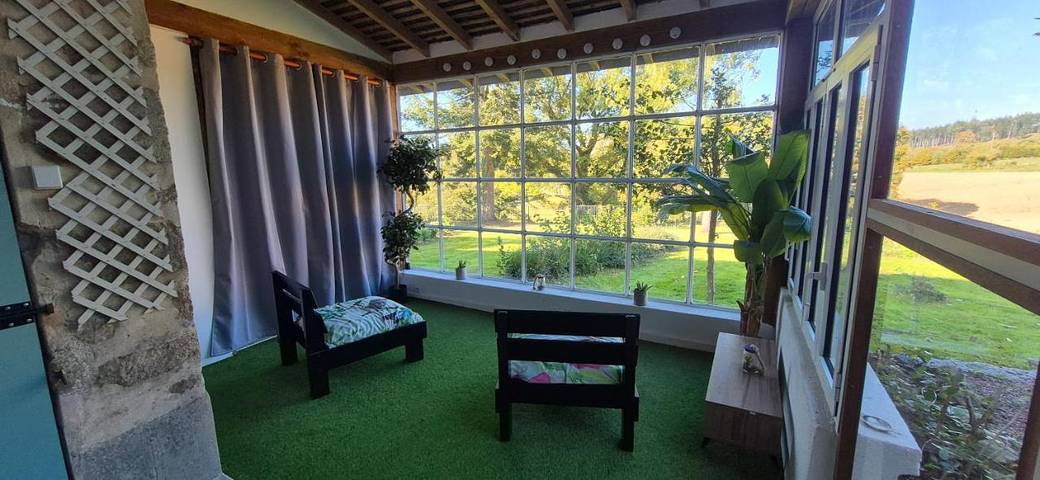 Gîte pour 2 personnes, avec vue ainsi que jardin et terrasse à Saint-Vaury