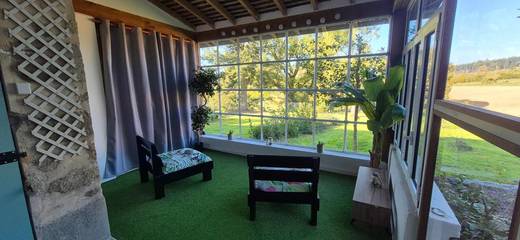 Gîte pour 2 personnes, avec terrasse ainsi que vue et jardin à Saint-Vaury