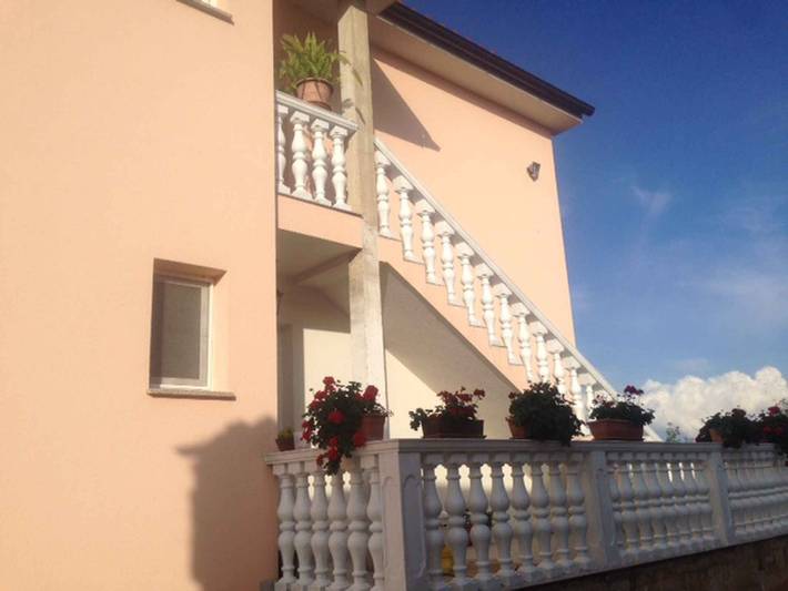 Ganze Ferienwohnung, Ferienwohnung mit Pool und Meerblick in Dobrinj, Krk