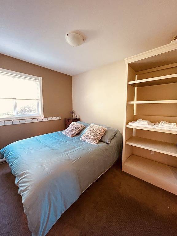 Ganze Wohnung, Ski in/ski out chalet. Mountain + valley views. Close to village. in Silver Star