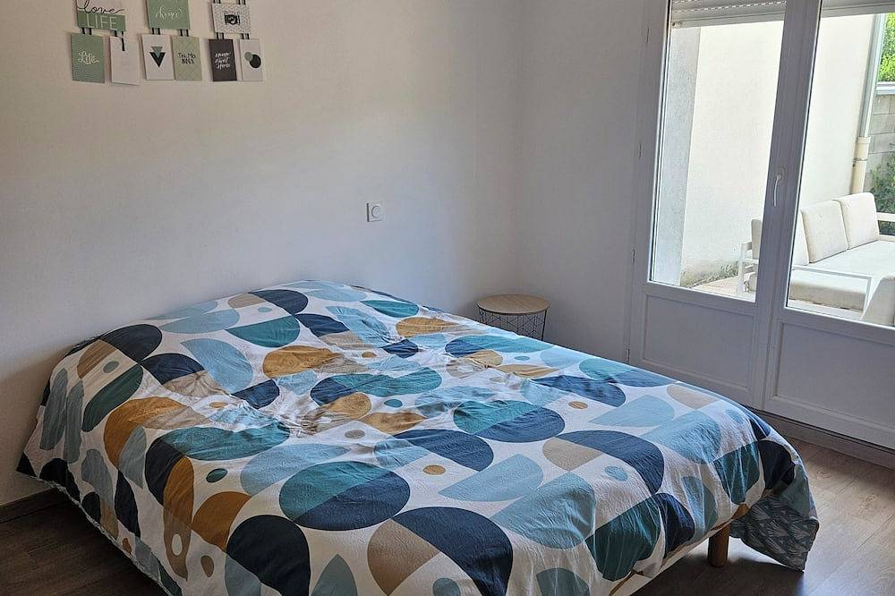 Ganze Wohnung, Apartment 10 minutes walk from the beach first floor with terrace in Clairvaux-les-Lacs, Französischer Jura