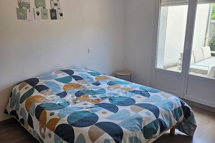 Ganze Wohnung, Apartment 10 minutes walk from the beach first floor with terrace in Clairvaux-les-Lacs, Französischer Jura