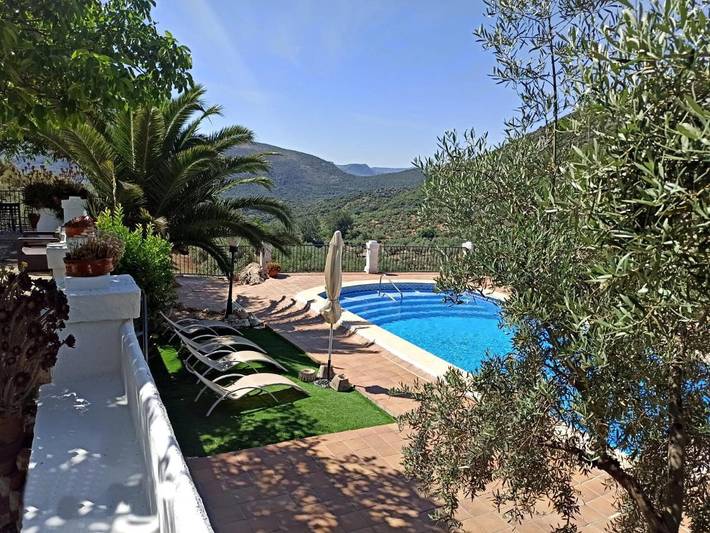 Chalet para 10 personas, con jardín además de vistas y piscina, Se admiten mascotas en Parque Natural Sierras Subbéticas - 4