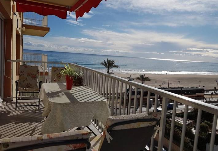 Entire apartment, Apartment "Primera Linea San Juan" with Sea View, Shared Pool & Wi-Fi in Platja de l'Horta-Mutxavista (San Juan Playa), San Juan Playa
