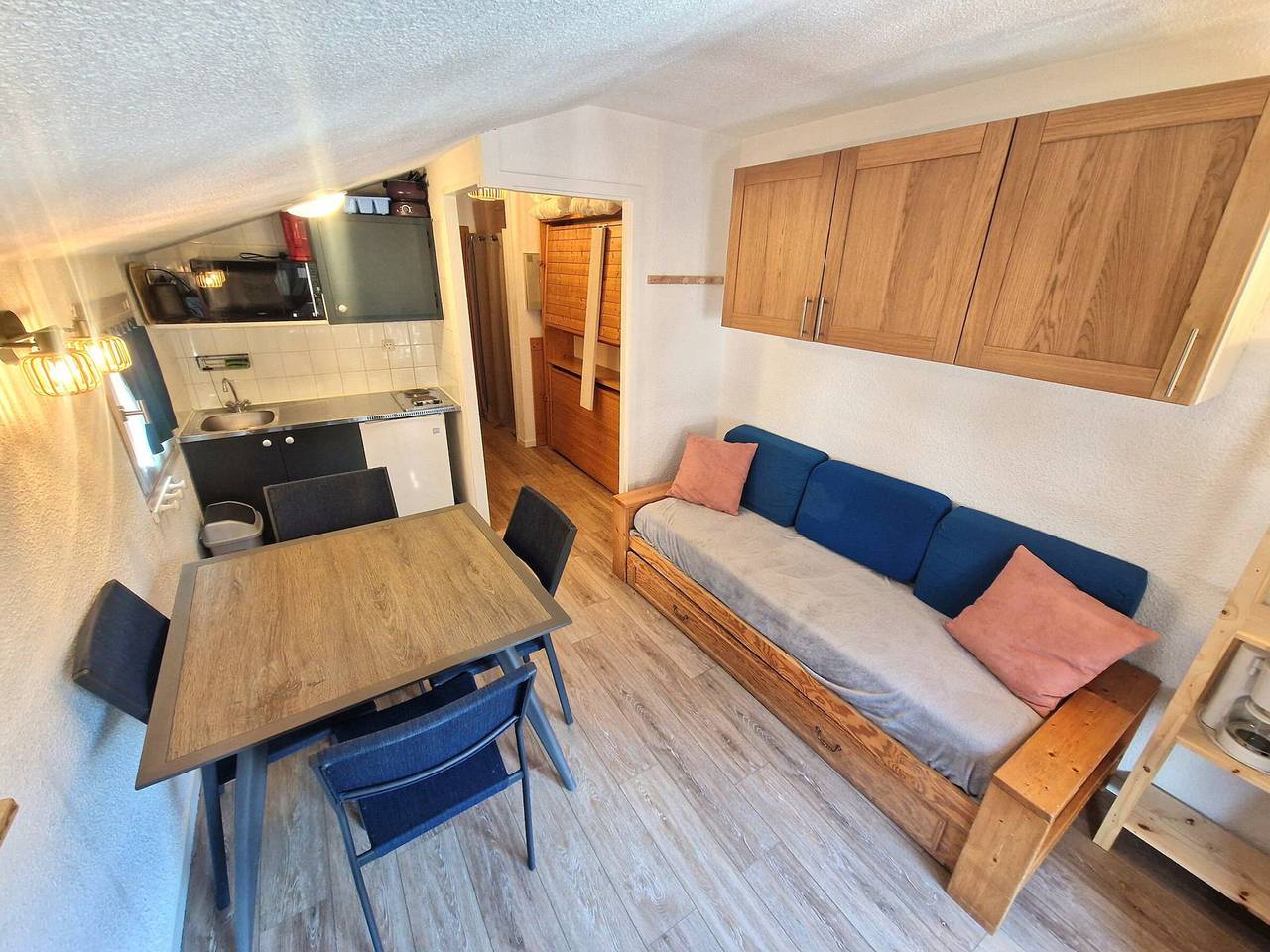 Entire studio, Cozy Studio for 4 in Heart of Ski Resort, Steps from Slopes - 19m² in Valfréjus, Modane