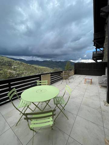 Gîte pour 4 personnes, avec terrasse ainsi que jardin et vue à Beuil