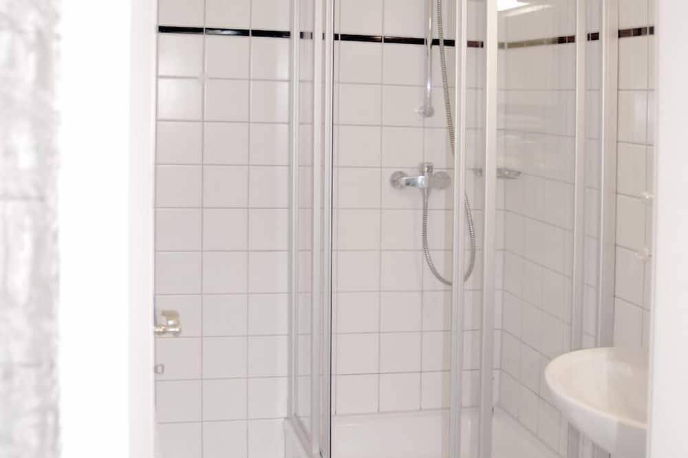 Ganze Wohnung, Haus Anneliese – Ferienwohnung Welle mit Terrasse nahe Strand und Meer (500 m) in Norddorf, Amrum