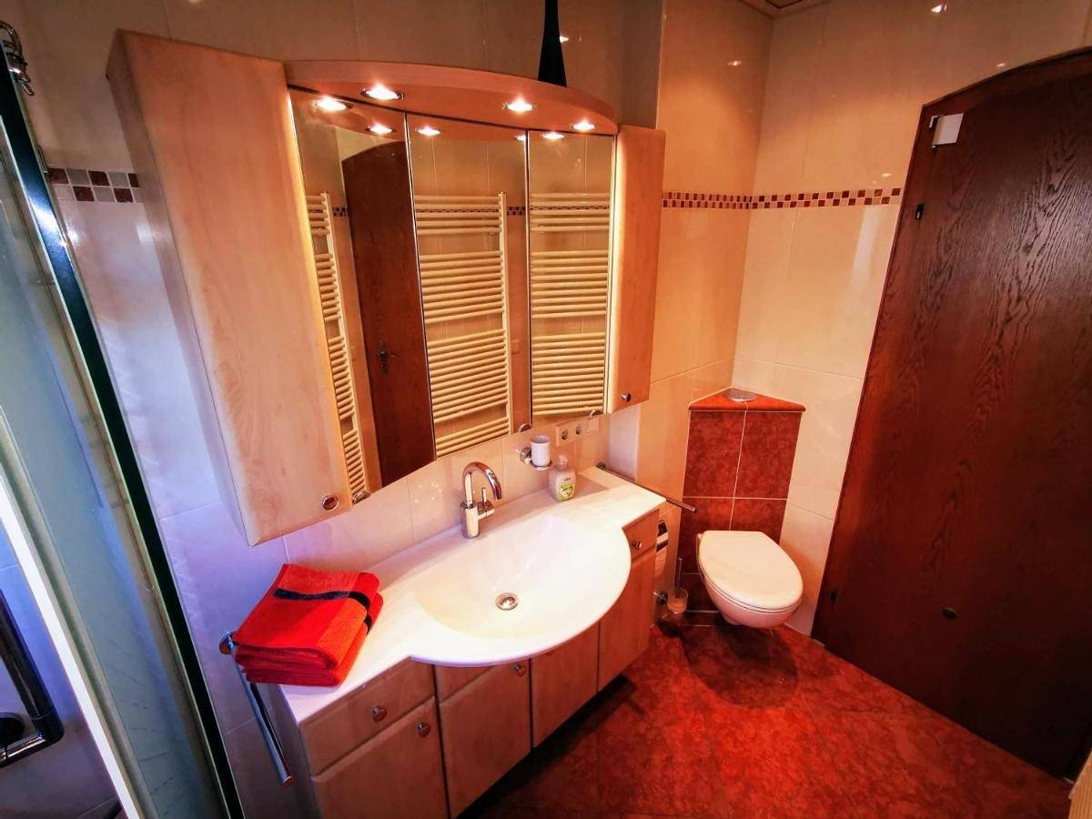Ganze Wohnung, Ferienwohnung Maria Laach 3 in Laacher See, Glees