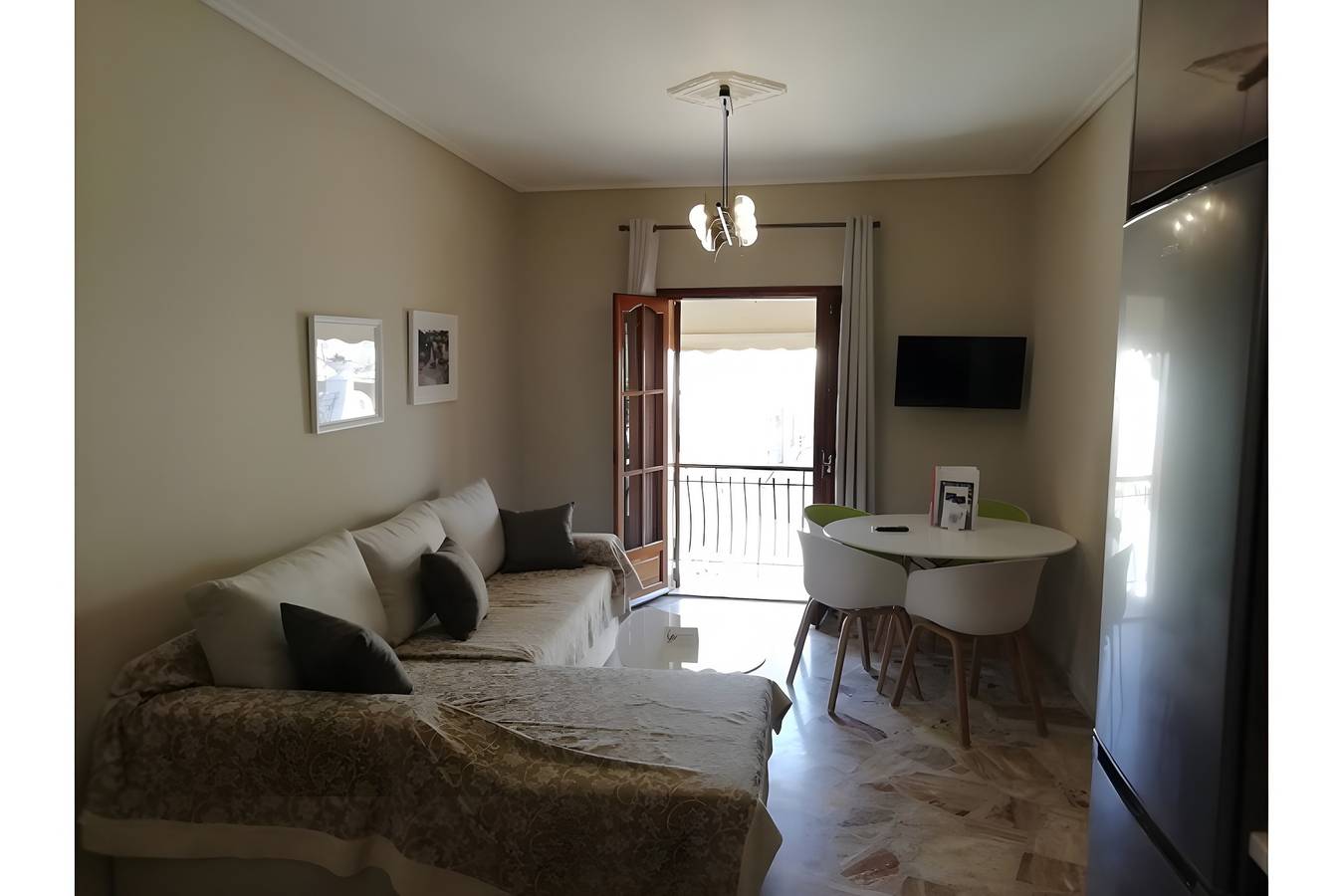 Entire apartment, Apartment 'Lixouri' with Private Terrace, Wi-Fi and Air Conditioning in Argostoli, Kefalonia