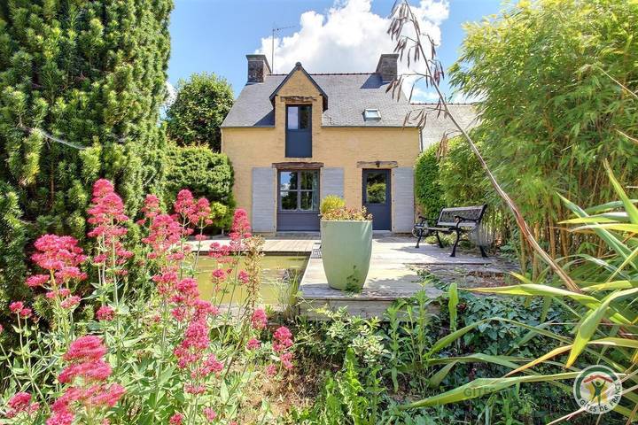 Gîte pour 5 personnes, avec Terrasse ainsi que Jardin et Vue à Langrolay-sur-Rance
