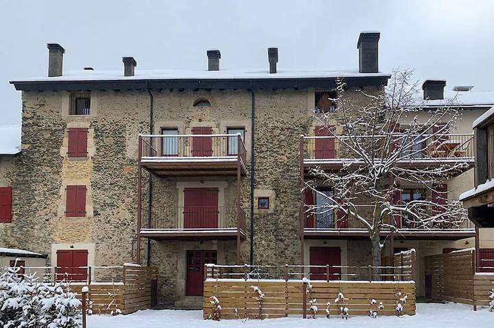 Gîte pour 4 personnes, avec jardin à Err