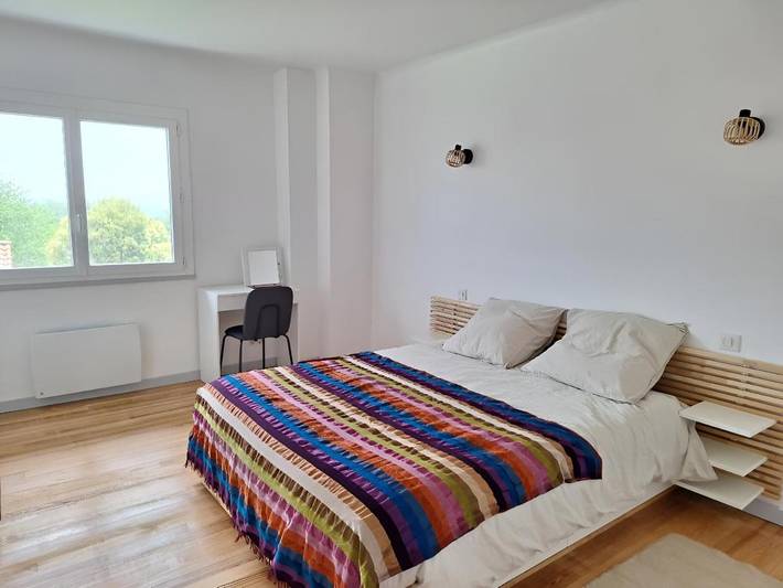 Location de vacances pour 6 personnes, avec jardin et vue à Bardos - 4