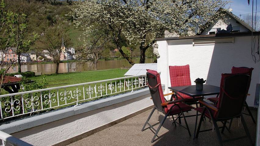 Ferienwohnung für 3 Personen, mit Terrasse und Garten in Bullay