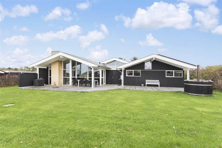 Ferienhaus für 8 Personen, mit Sauna und Terrasse sowie Garten und Whirlpool - 1