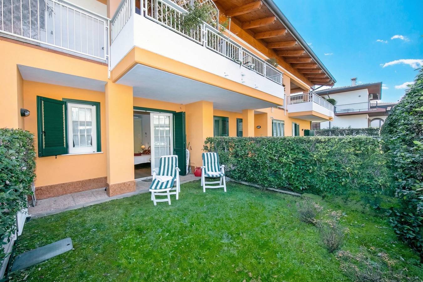 Appartement entier, Casa Emma with Pool, Garden and Garage in Colombare, Sirmione