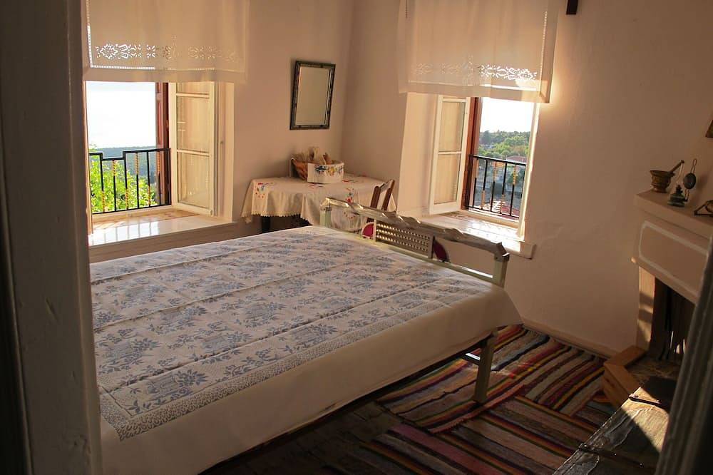 Traditional old mansion in Trikeri in Trikeri, Pilion