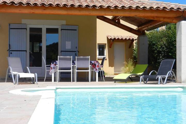 Maison de vacances pour 6 personnes, avec terrasse ainsi que jardin et jacuzzi