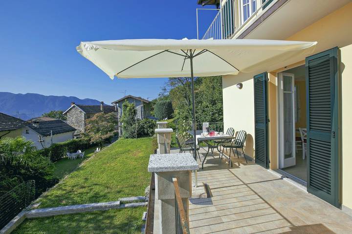 Ferienwohnung für 4 Personen, mit Balkon und Garten sowie Seeblick und Ausblick